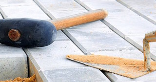 Профессиональная укладка тротуарной брусчатки в Рубцовске в октябре